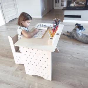 Drewniane biurko i krzesło Montessori - zestaw dla dzieci