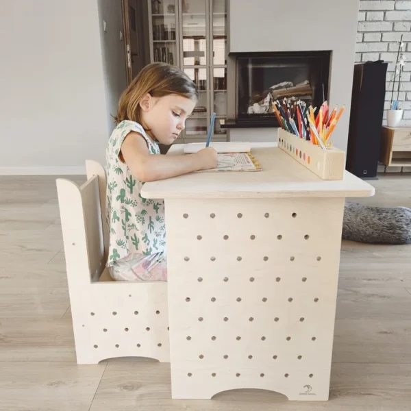 Drewniane biurko i krzesło Montessori - zestaw dla dzieci - obrazek 4