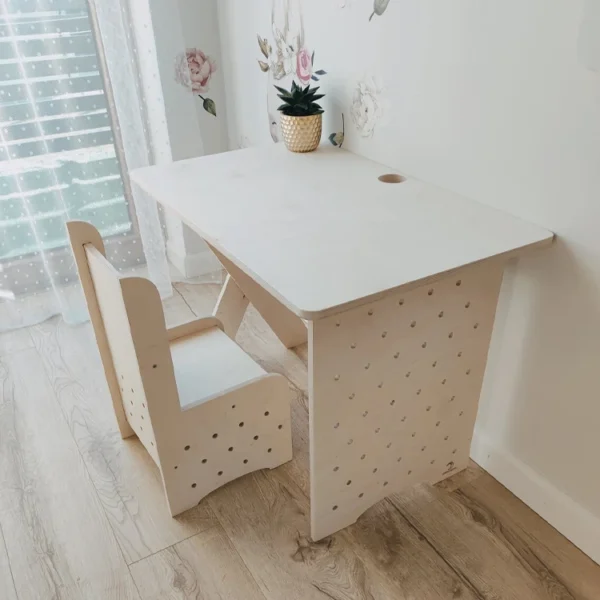 Drewniane biurka dla dzieci